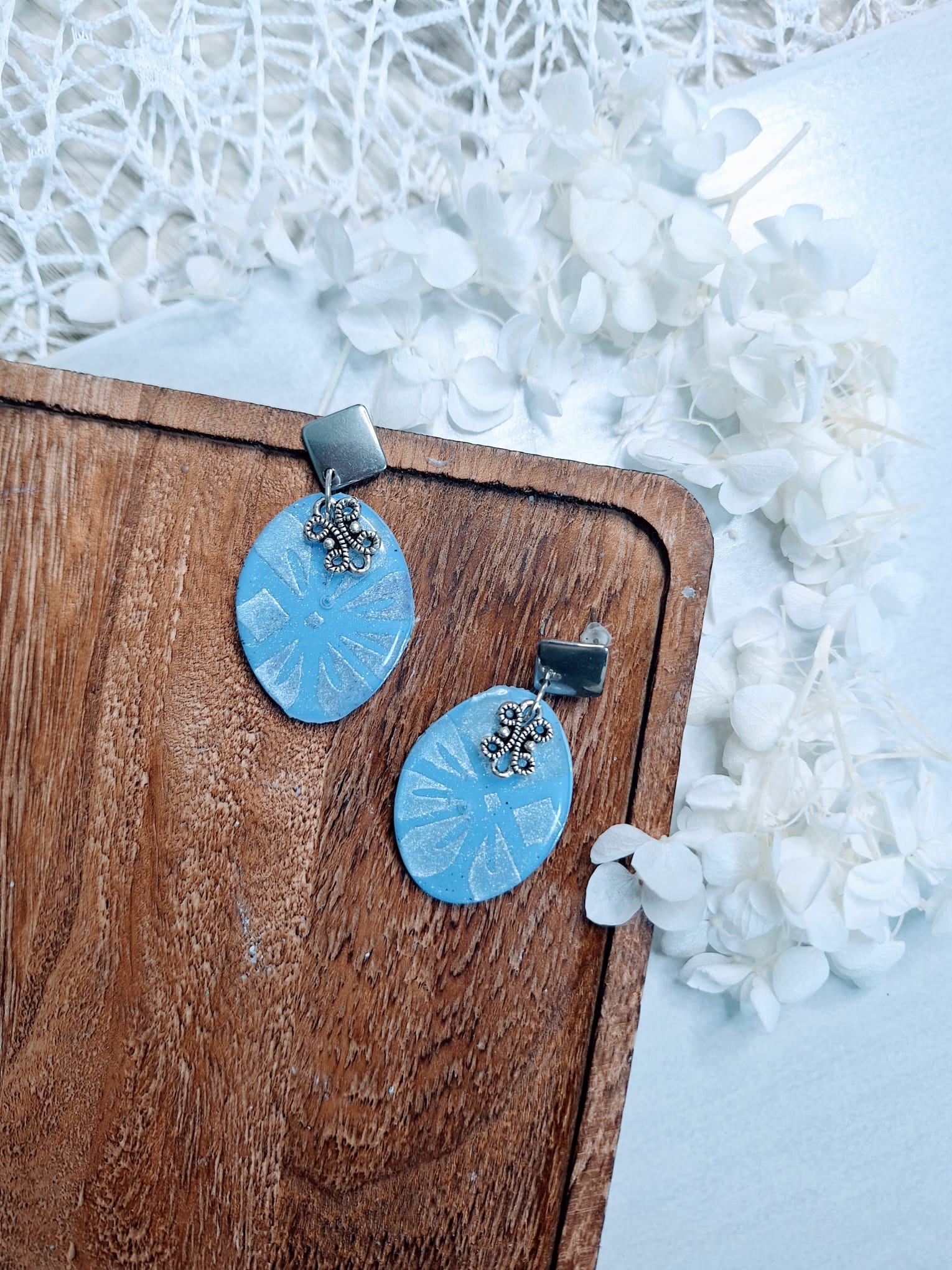 Boucles d&rsquo;oreilles Fleurs pailletées🌺