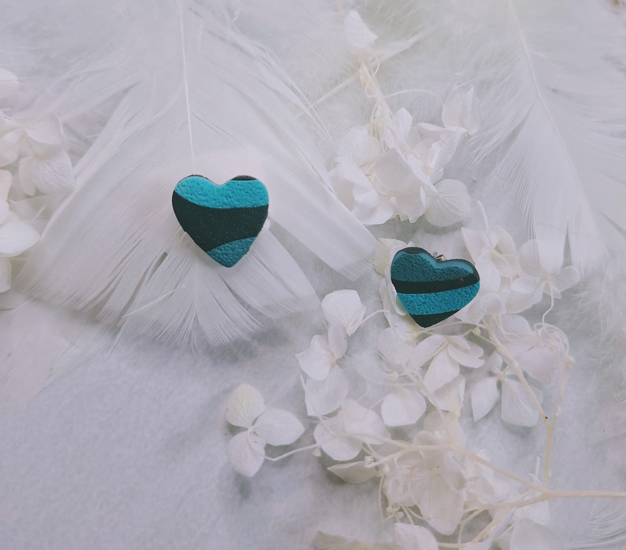 Boucles d&rsquo;oreilles Coeurs bleus 💙