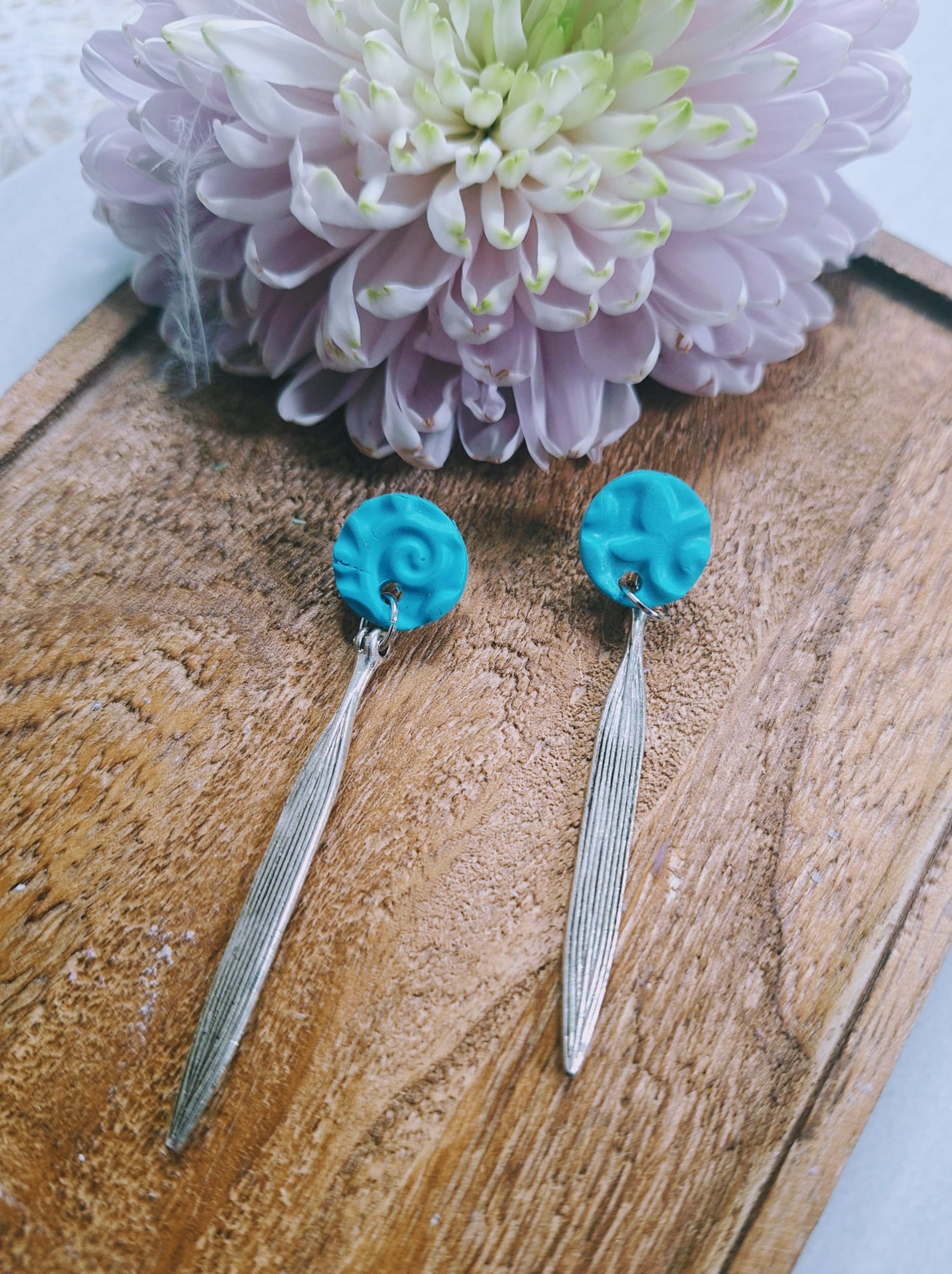 Boucles d&rsquo;oreilles pointes bleutées ⚔