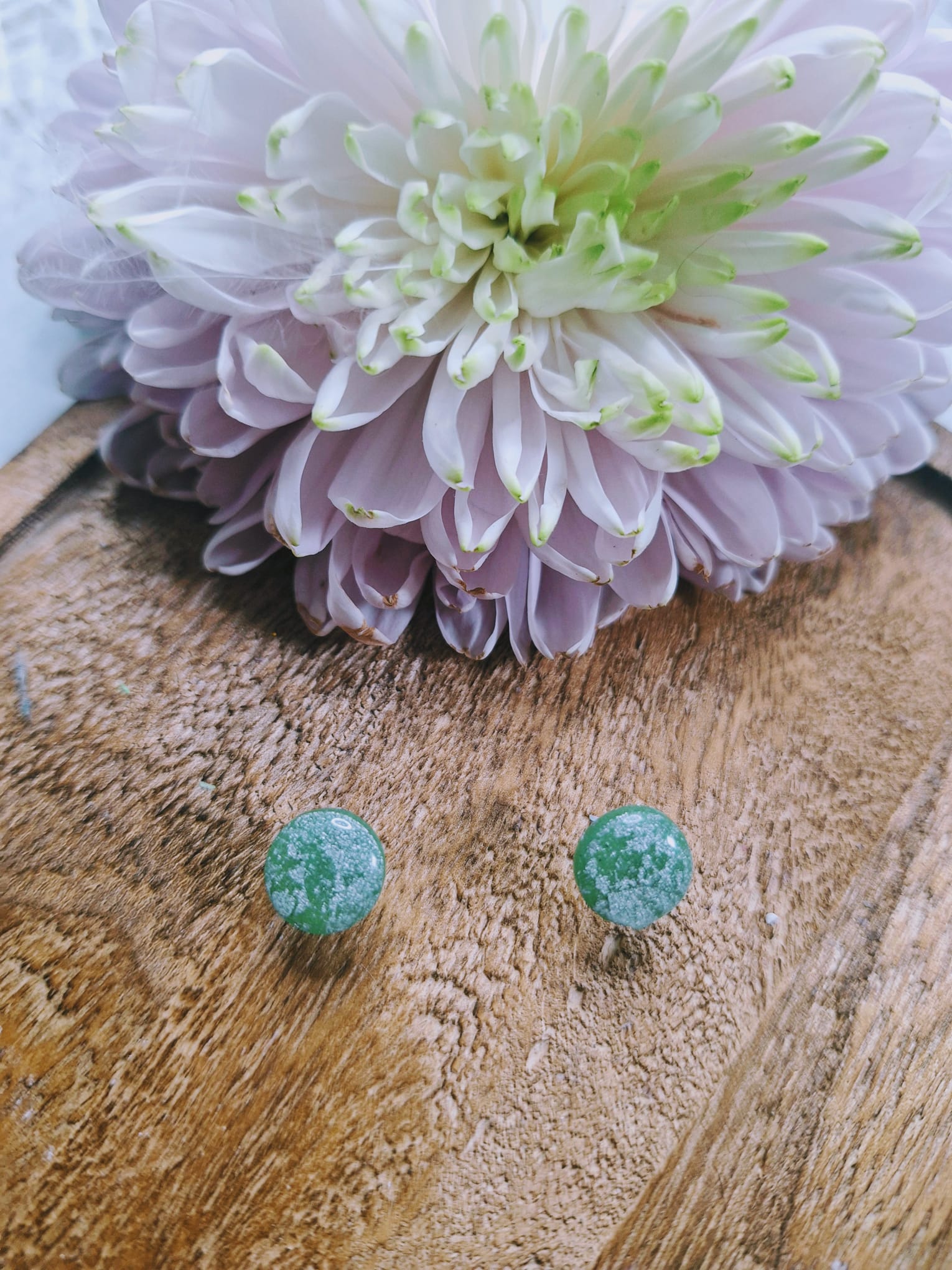 Boucles d&rsquo;oreilles vert illuminé 🌀