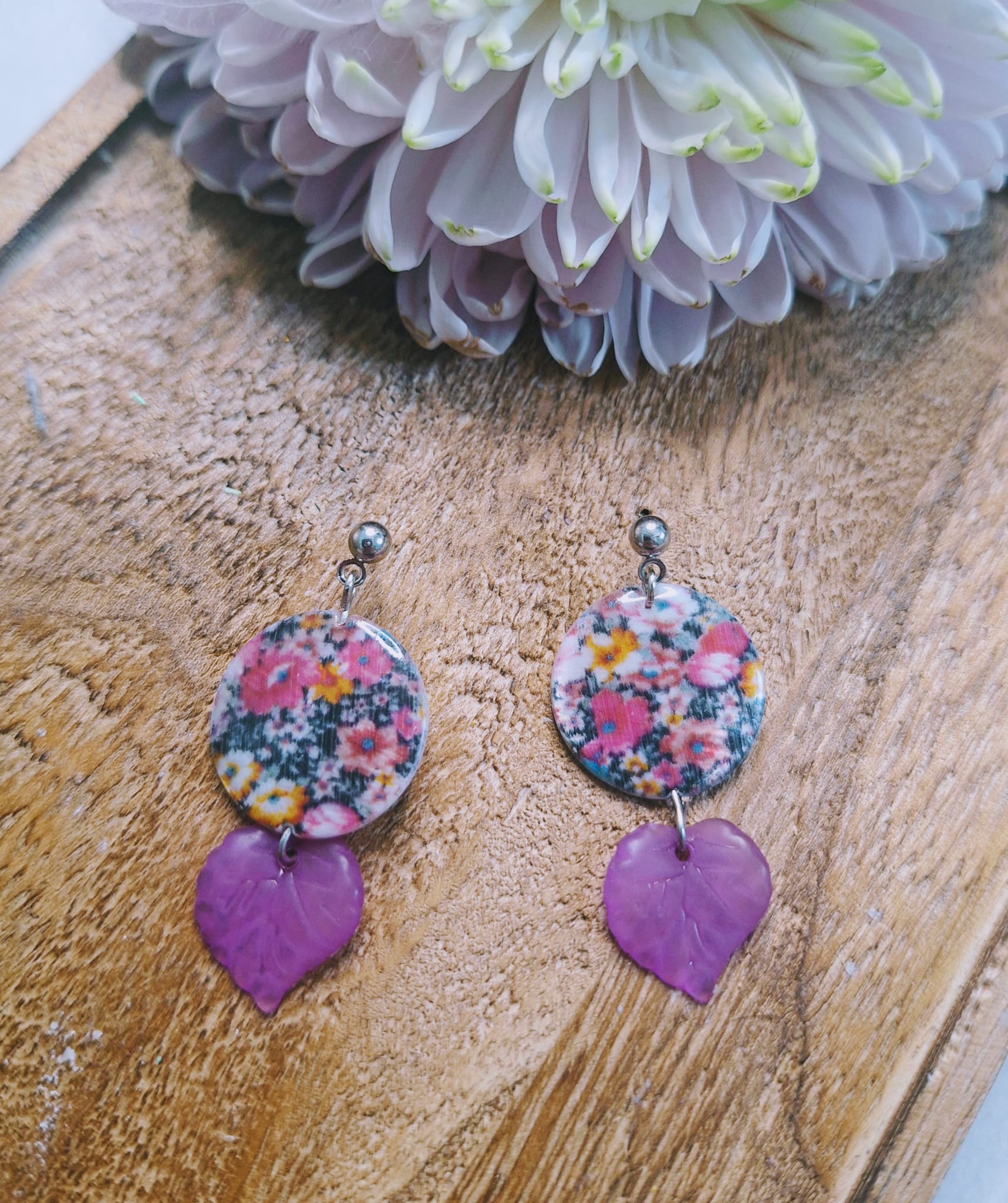 Boucles d&rsquo;oreilles Feuilles violettes 🍃