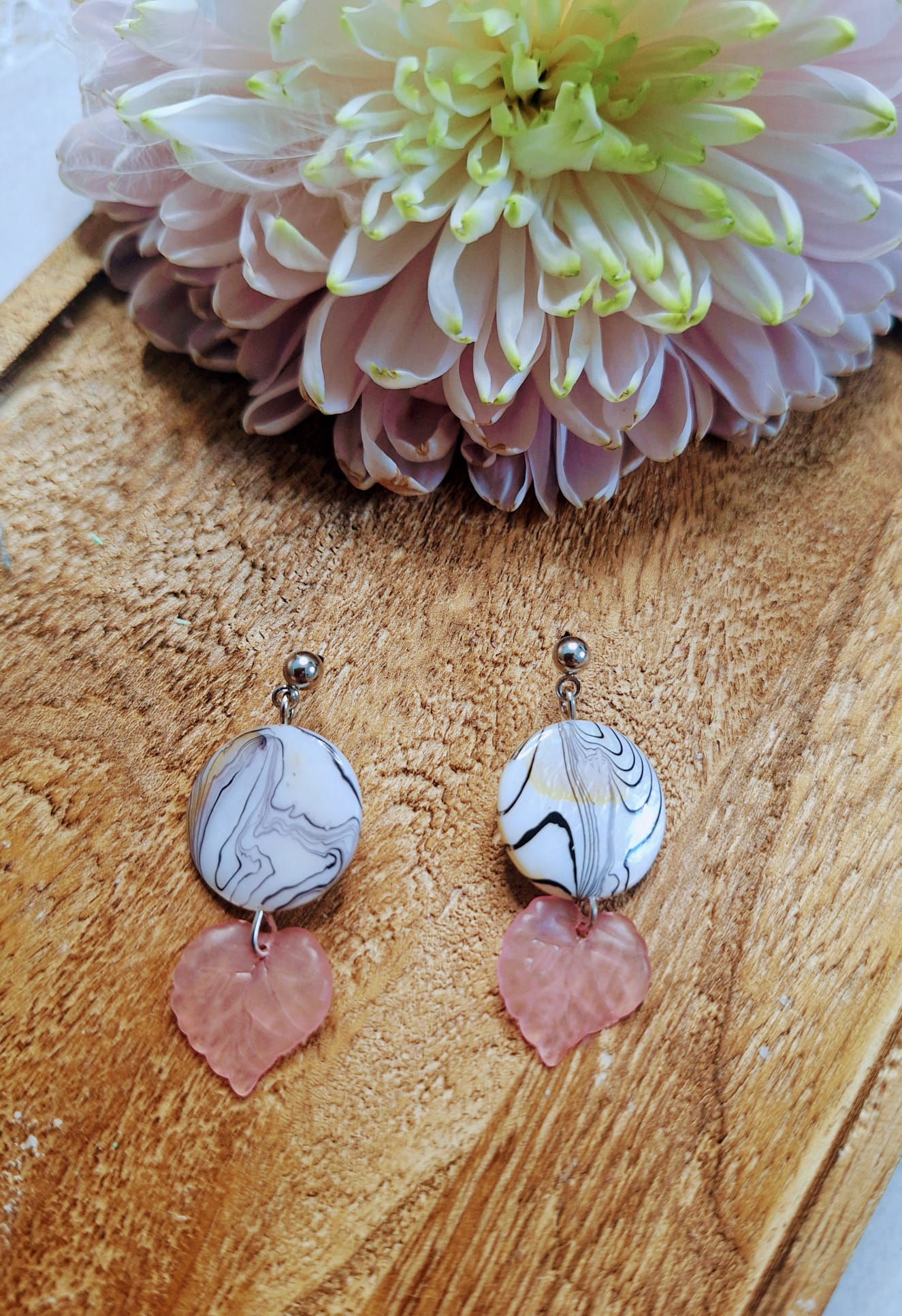 Boucles d&rsquo;oreilles Feuilles rose pale 🩷