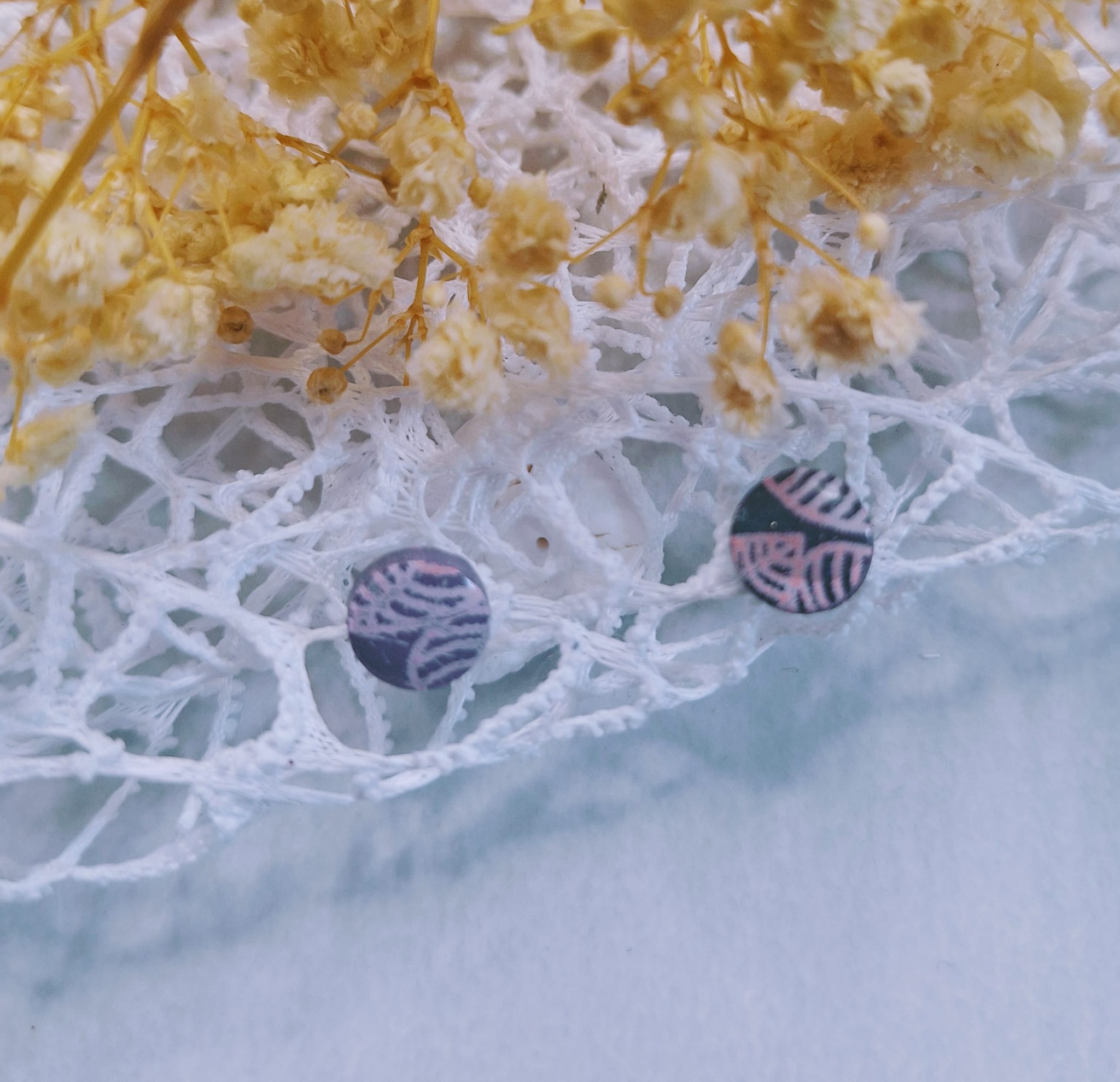 Boucles d&rsquo;oreilles puces fleuries 💮