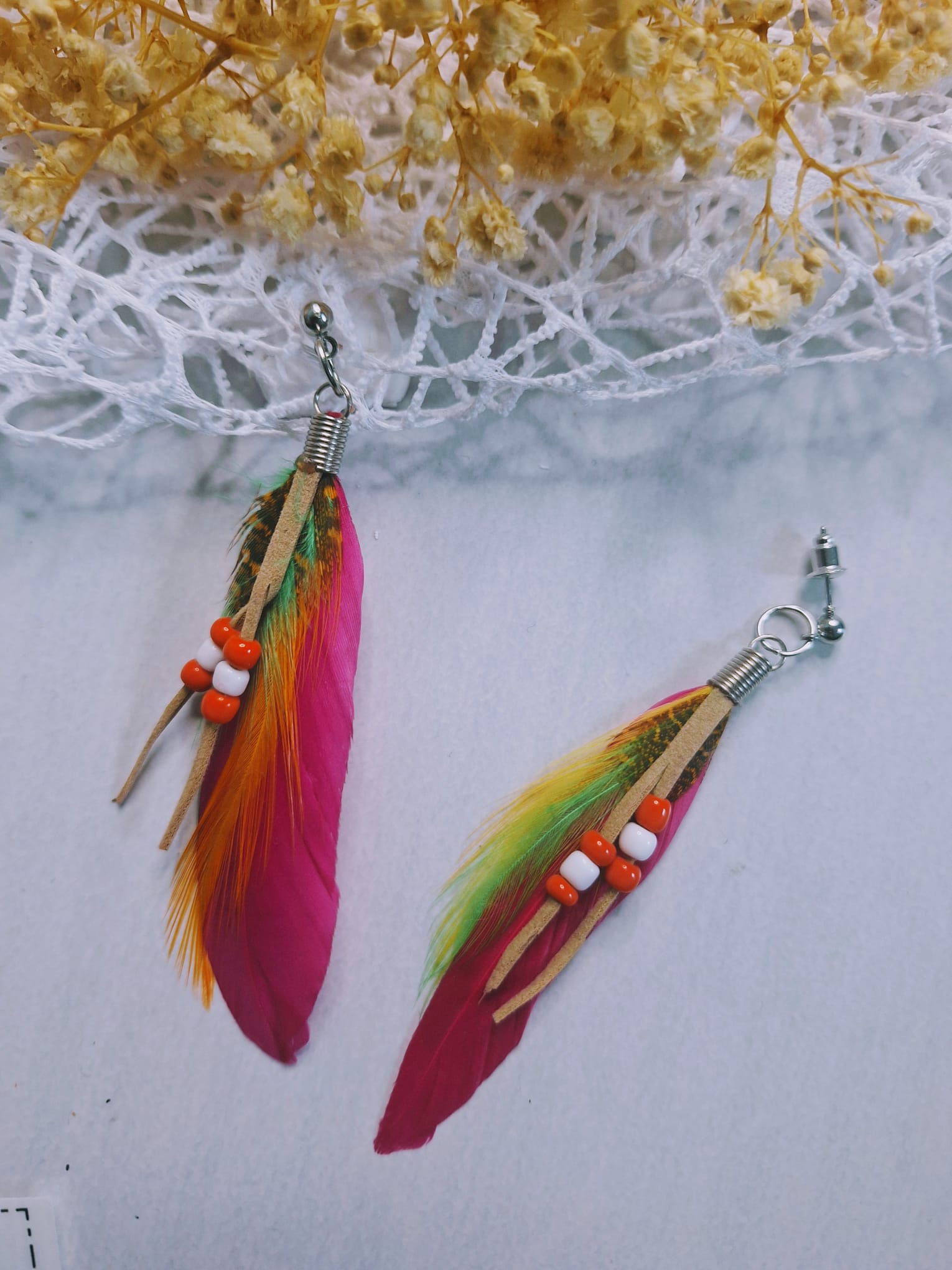 Boucles d&rsquo;oreilles Plumes roses 🪶