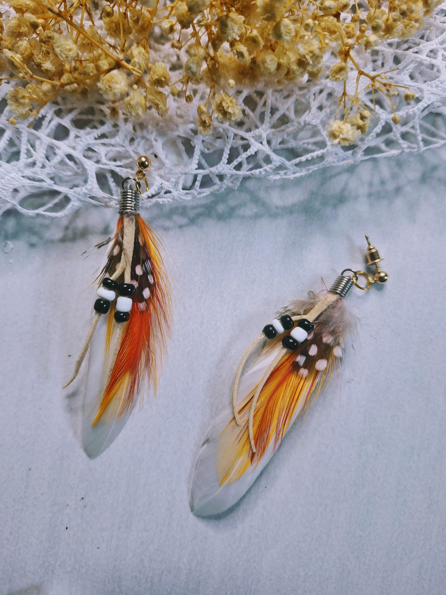 Boucles d&rsquo;oreilles Plumes blanches 🪶