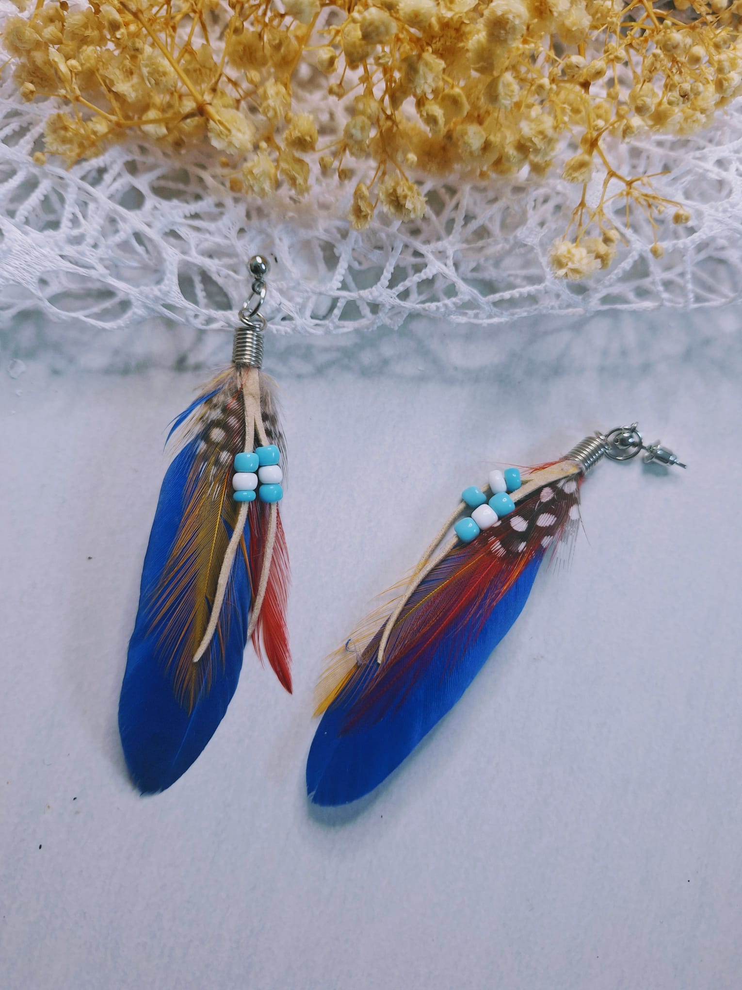 Boucles d&rsquo;oreilles Plumes bleues 🪶