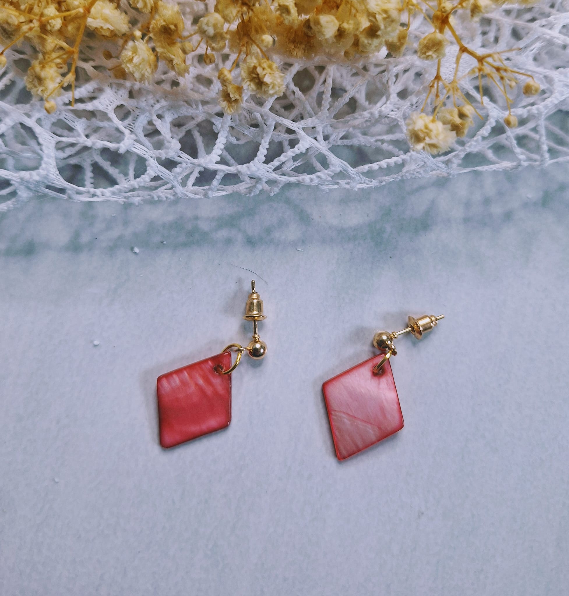 Boucles d&rsquo;oreilles Losanges rougeatres 🔶